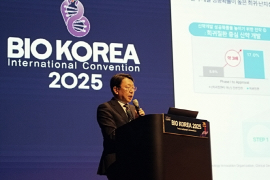 남기엽 파로스아이바이오 신약개발총괄사장이 7일 바이오코리아 AI 기반 신약개발 세션에서 발표하고 있다. 파로스아이바이오 제공.